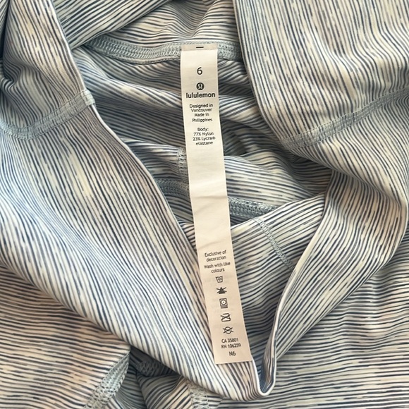 LULULEMON LEGGINGS 3/4 SZ 6 - Picture 2 of 3